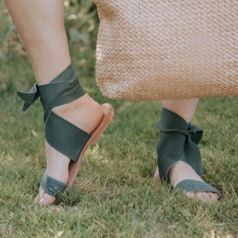 Seychelles Green Wrap Flat Sandals - EUC